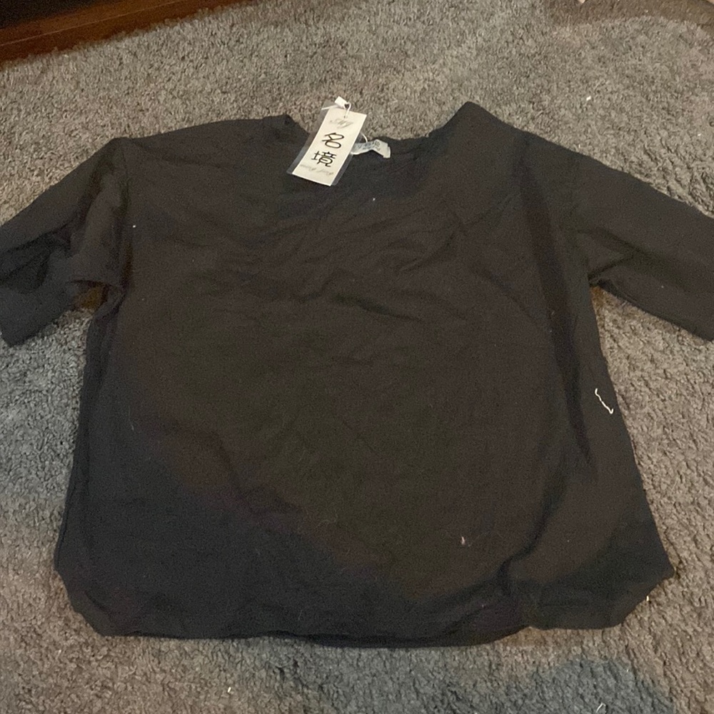 Black cropped T-shirt